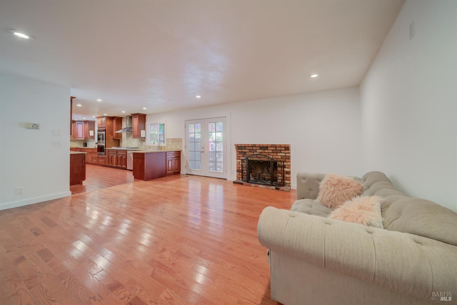 Detail Gallery Image 7 of 46 For 128 Newcastle Dr Dr, Vallejo,  CA 94591 - 4 Beds | 2/1 Baths
