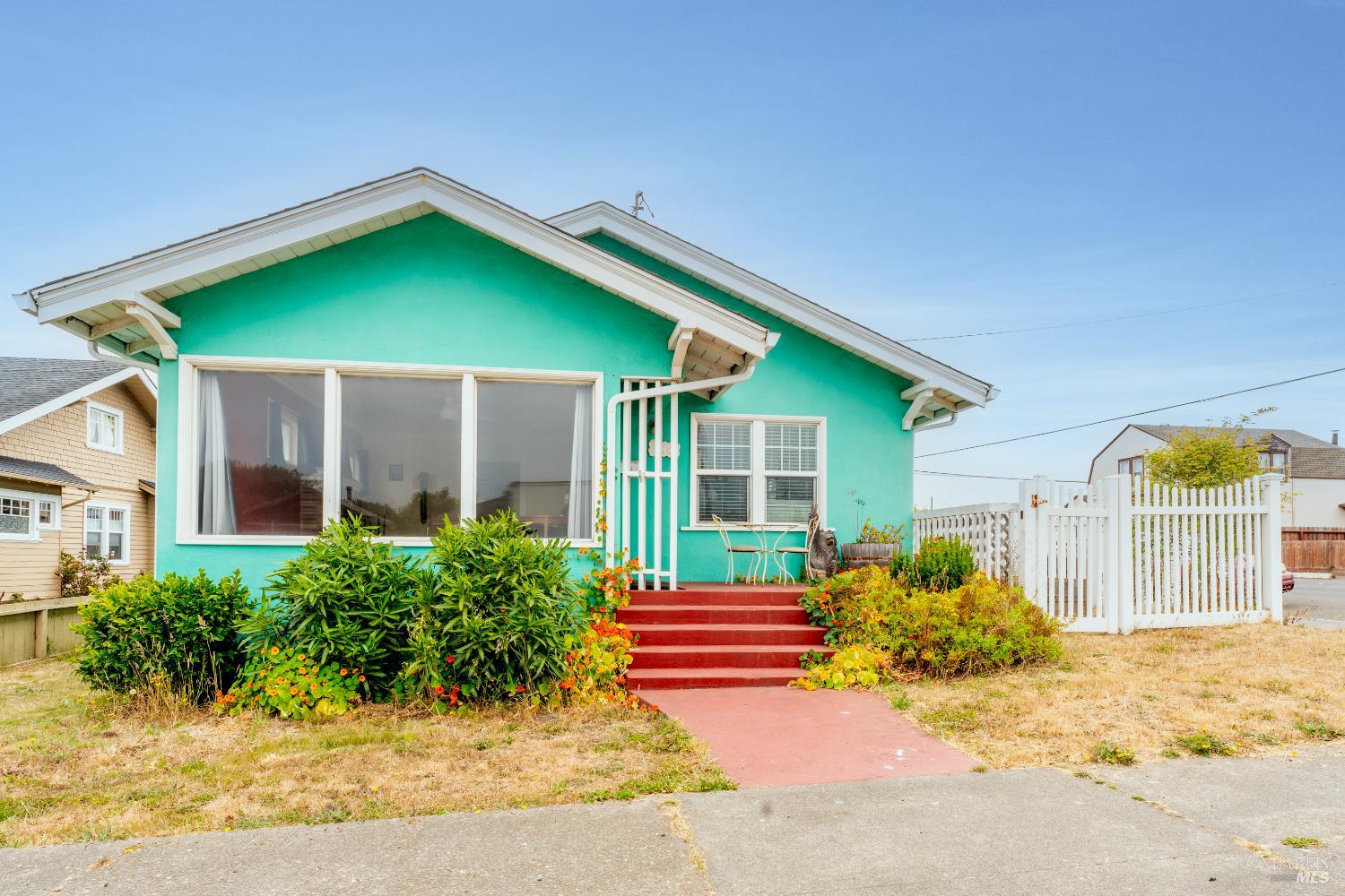 Detail Gallery Image 1 of 21 For 102 N Whipple St, Fort Bragg,  CA 95437 - 2 Beds | 1 Baths