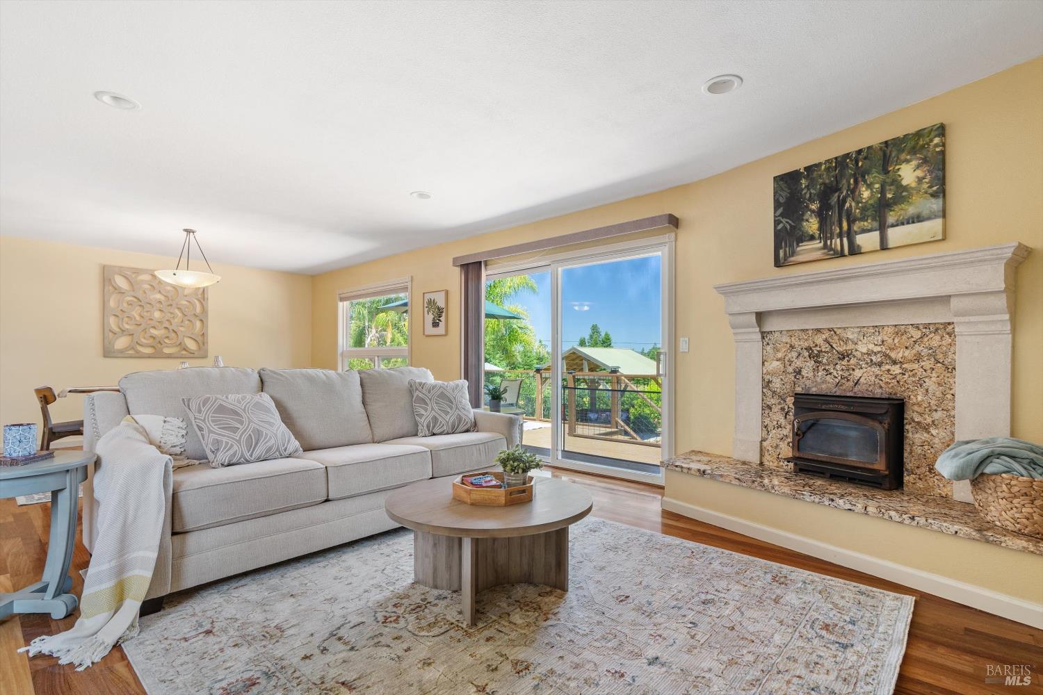 Detail Gallery Image 8 of 38 For 247 Greenwood Ter, Sebastopol,  CA 95472 - 3 Beds | 2 Baths