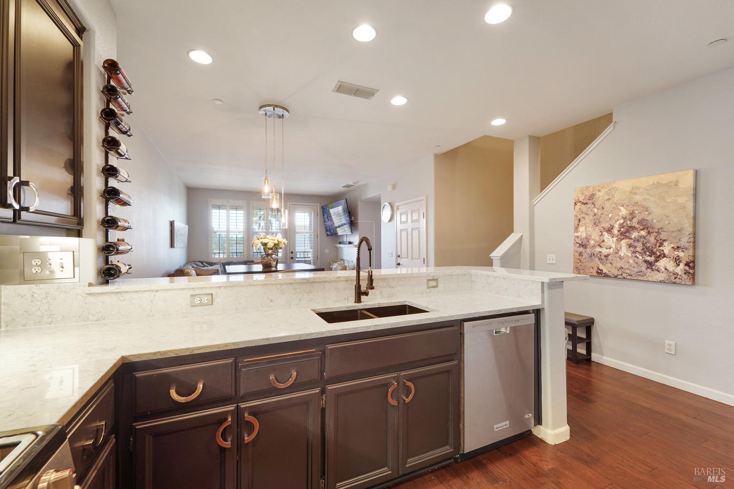 Detail Gallery Image 3 of 39 For 2931 Edgewater Dr, Santa Rosa,  CA 95407 - 3 Beds | 3 Baths