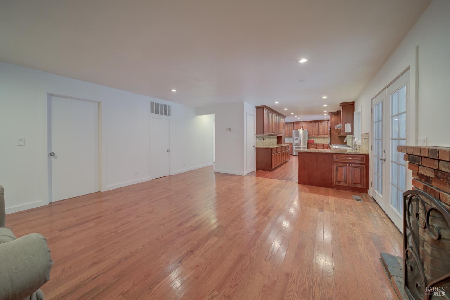 Detail Gallery Image 8 of 46 For 128 Newcastle Dr Dr, Vallejo,  CA 94591 - 4 Beds | 2/1 Baths