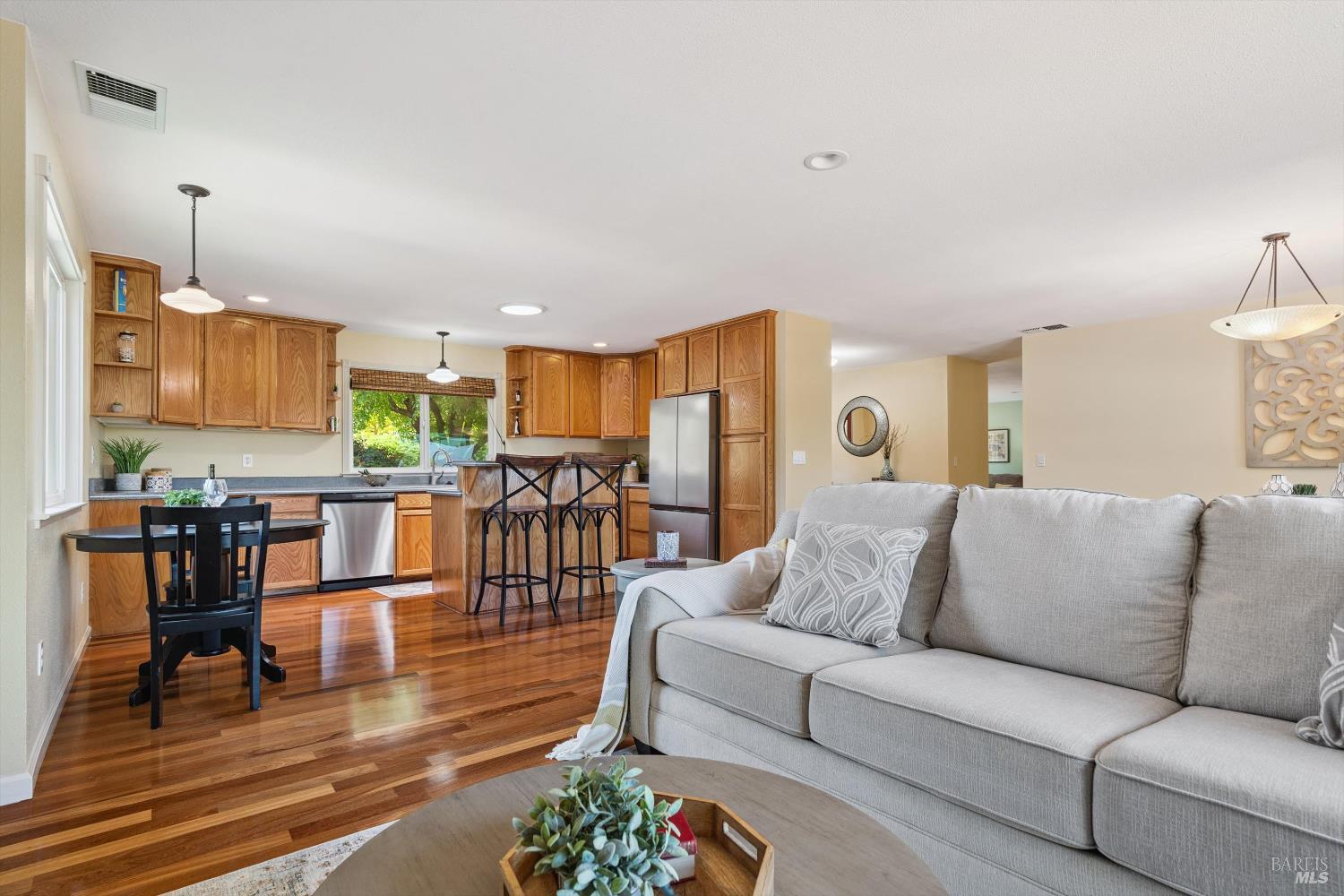 Detail Gallery Image 9 of 38 For 247 Greenwood Ter, Sebastopol,  CA 95472 - 3 Beds | 2 Baths