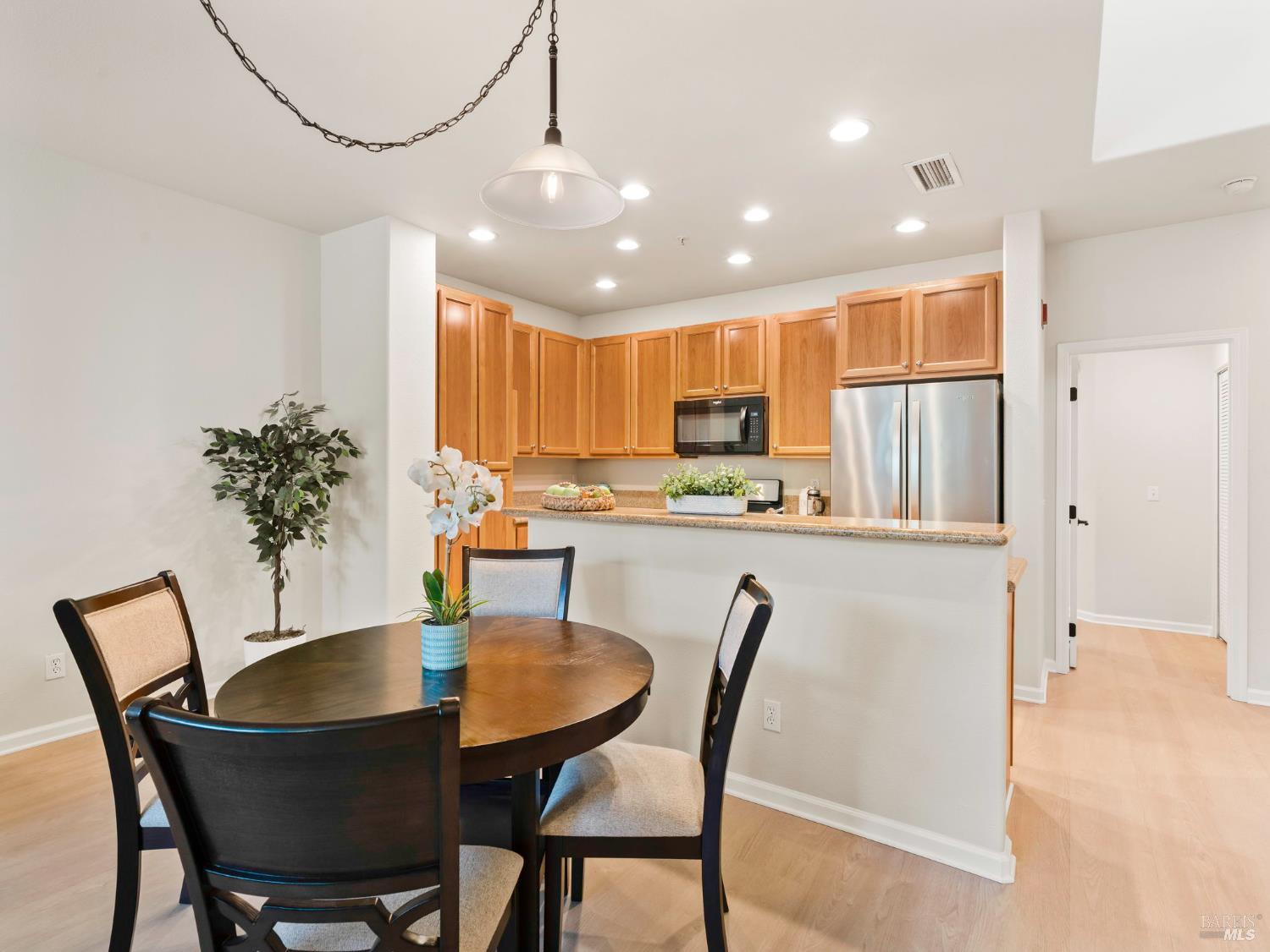 Detail Gallery Image 7 of 36 For 6761 Santero Way, Cotati,  CA 94931 - 3 Beds | 2 Baths