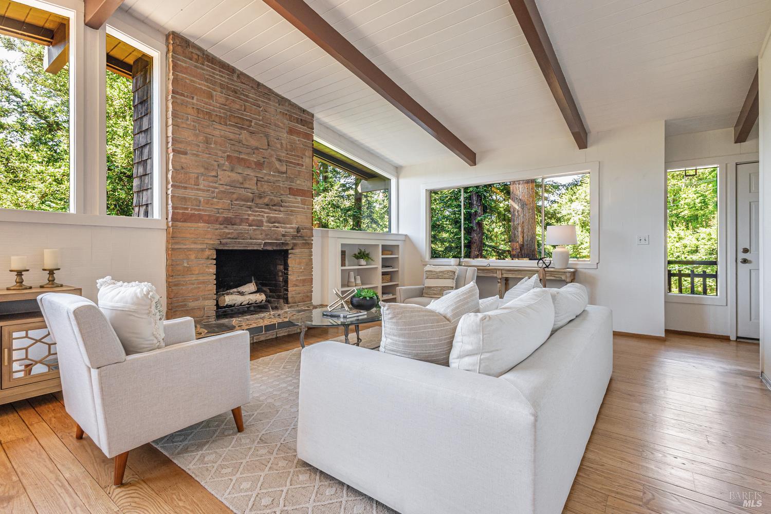 Detail Gallery Image 4 of 42 For 230 Del Casa Dr, Mill Valley,  CA 94941 - 4 Beds | 2/1 Baths