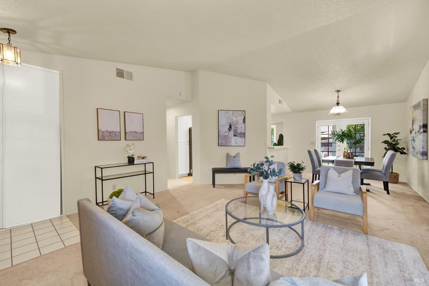 Detail Gallery Image 4 of 31 For 208 Waterford Dr, Vacaville,  CA 95688 - 3 Beds | 2 Baths