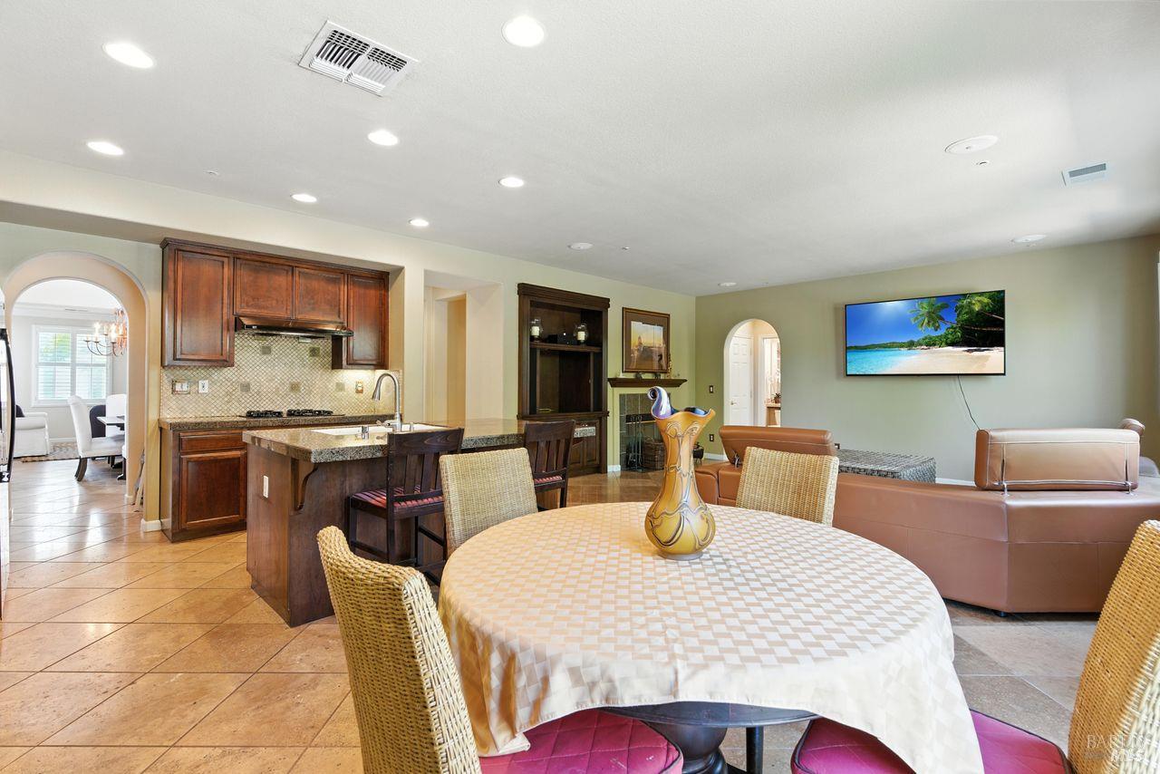 Detail Gallery Image 7 of 26 For 2320 Sanctuary Dr, Fairfield,  CA 94534 - 5 Beds | 4 Baths