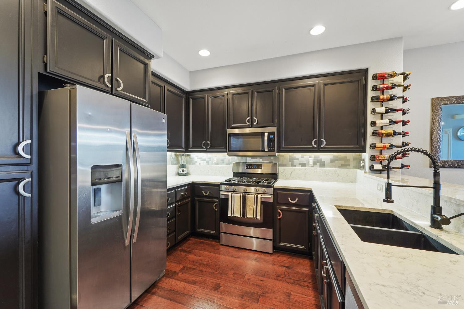 Detail Gallery Image 2 of 39 For 2931 Edgewater Dr, Santa Rosa,  CA 95407 - 3 Beds | 3 Baths