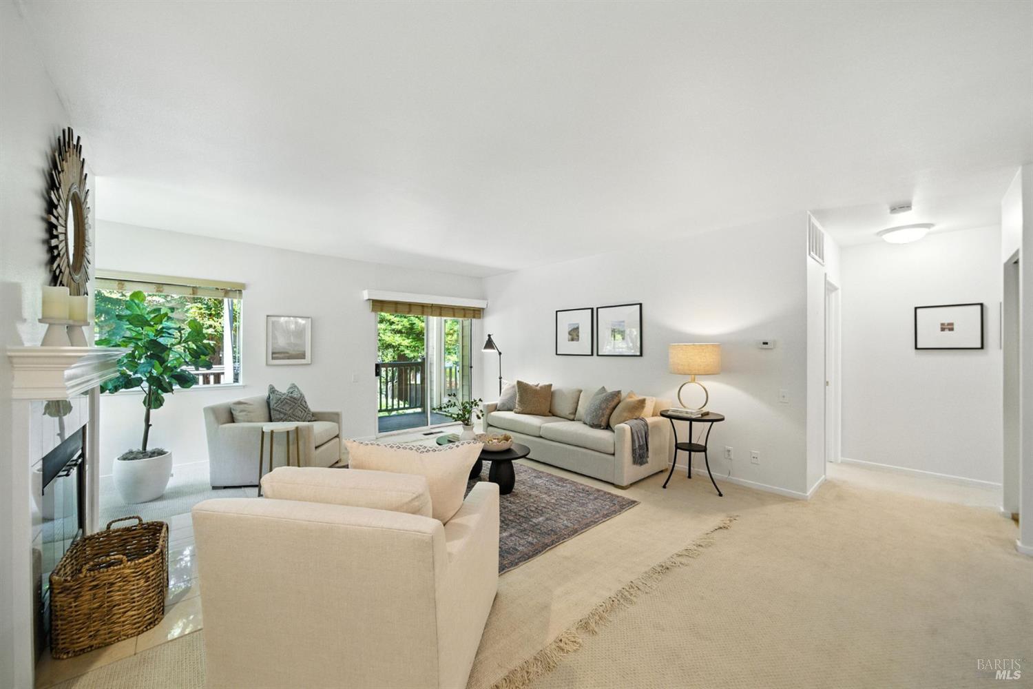Detail Gallery Image 3 of 29 For 115 Koch Rd, Corte Madera,  CA 94925 - 2 Beds | 2 Baths