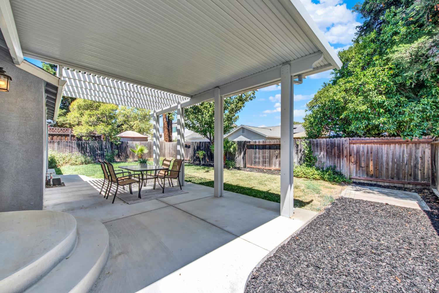 Detail Gallery Image 27 of 31 For 208 Waterford Dr, Vacaville,  CA 95688 - 3 Beds | 2 Baths