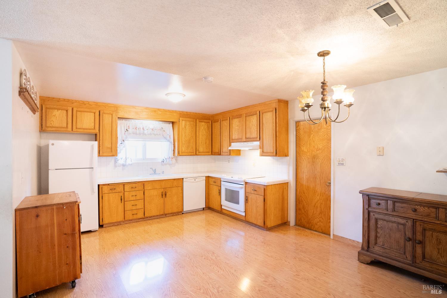 Detail Gallery Image 14 of 27 For 3042 Beecham St, Napa,  CA 94558 - 3 Beds | 2 Baths