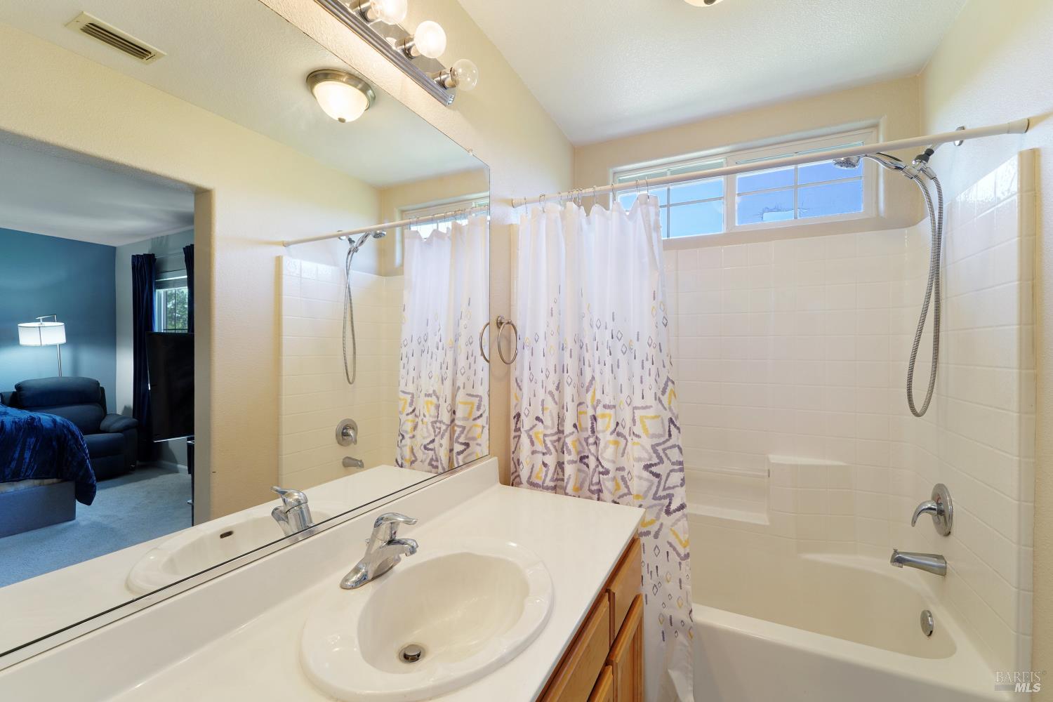 Detail Gallery Image 11 of 39 For 2931 Edgewater Dr, Santa Rosa,  CA 95407 - 3 Beds | 3 Baths