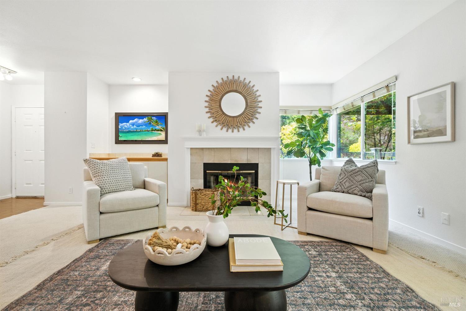 Detail Gallery Image 6 of 29 For 115 Koch Rd, Corte Madera,  CA 94925 - 2 Beds | 2 Baths