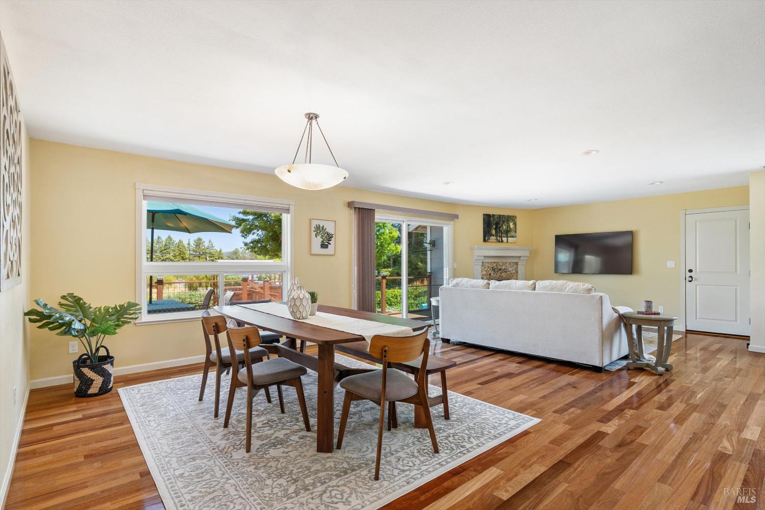 Detail Gallery Image 7 of 38 For 247 Greenwood Ter, Sebastopol,  CA 95472 - 3 Beds | 2 Baths