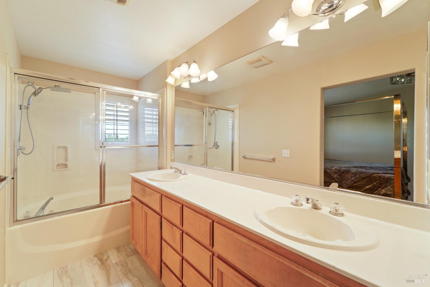 Detail Gallery Image 32 of 39 For 2931 Edgewater Dr, Santa Rosa,  CA 95407 - 3 Beds | 3 Baths