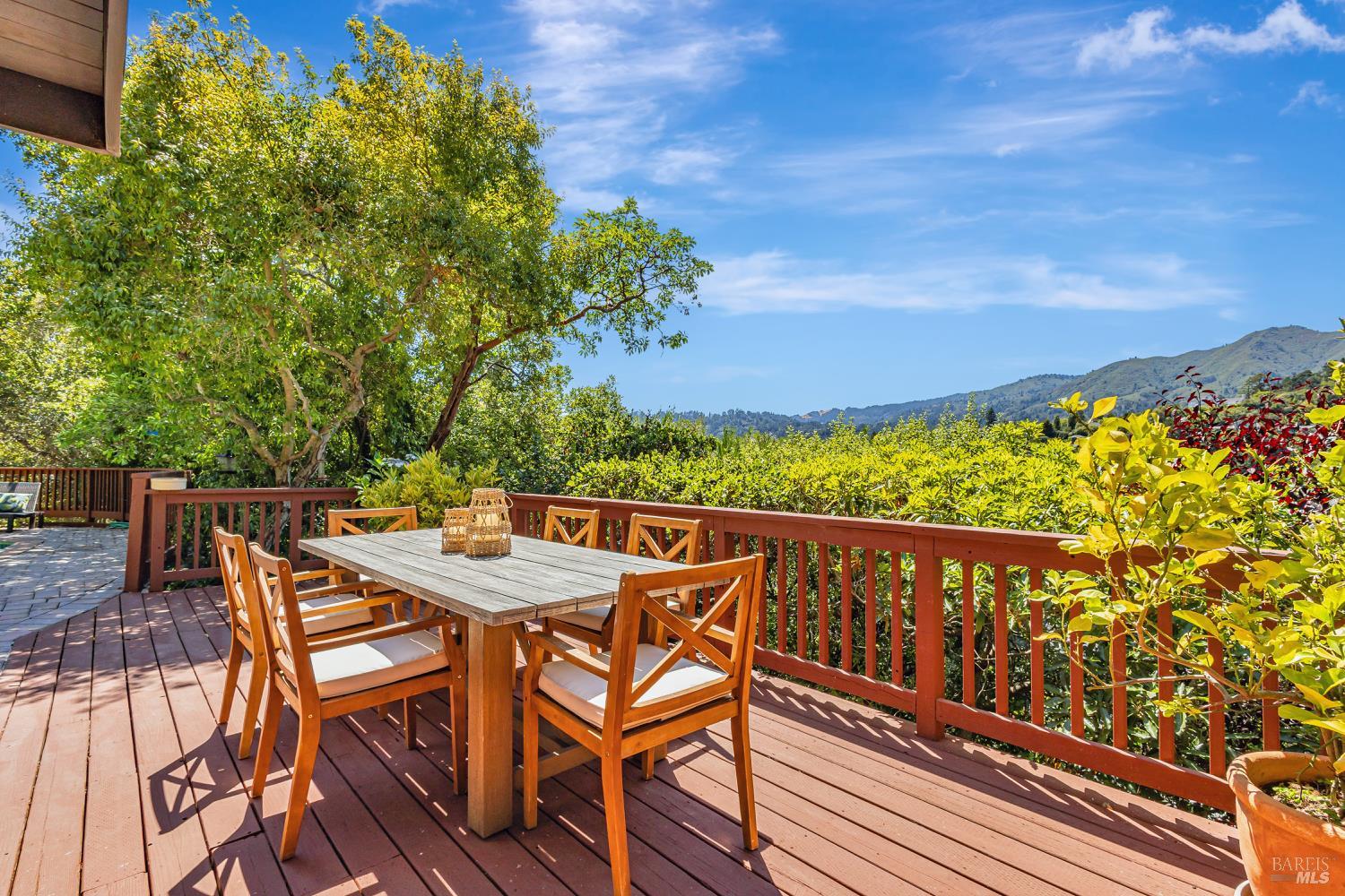 Detail Gallery Image 17 of 42 For 230 Del Casa Dr, Mill Valley,  CA 94941 - 4 Beds | 2/1 Baths