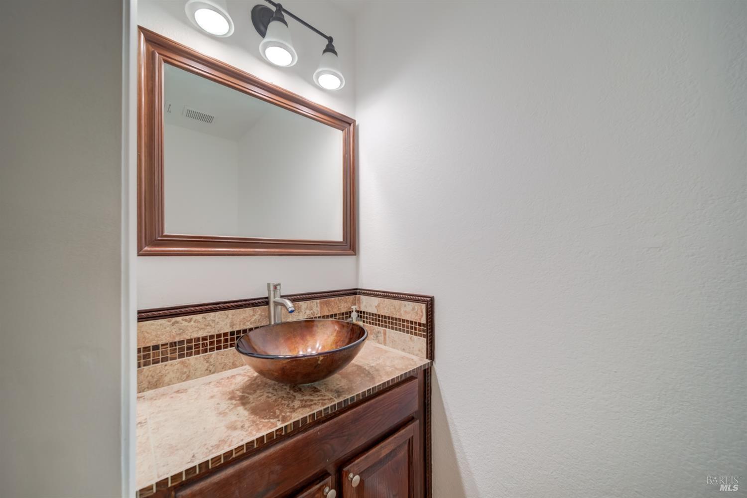 Detail Gallery Image 19 of 46 For 128 Newcastle Dr Dr, Vallejo,  CA 94591 - 4 Beds | 2/1 Baths