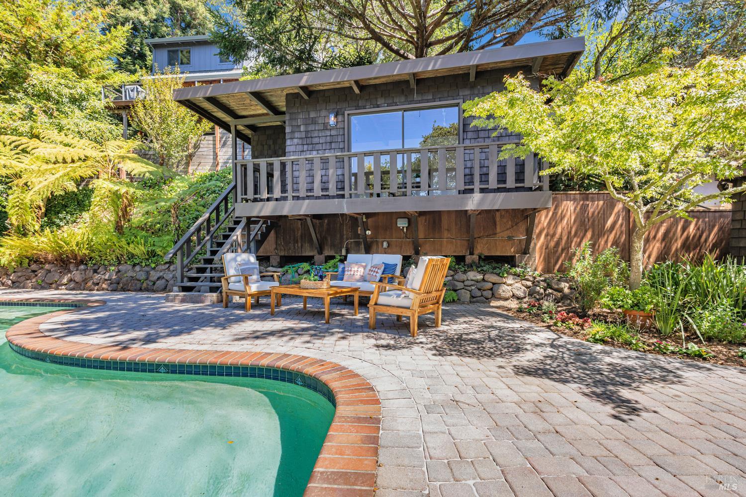 Detail Gallery Image 10 of 42 For 230 Del Casa Dr, Mill Valley,  CA 94941 - 4 Beds | 2/1 Baths
