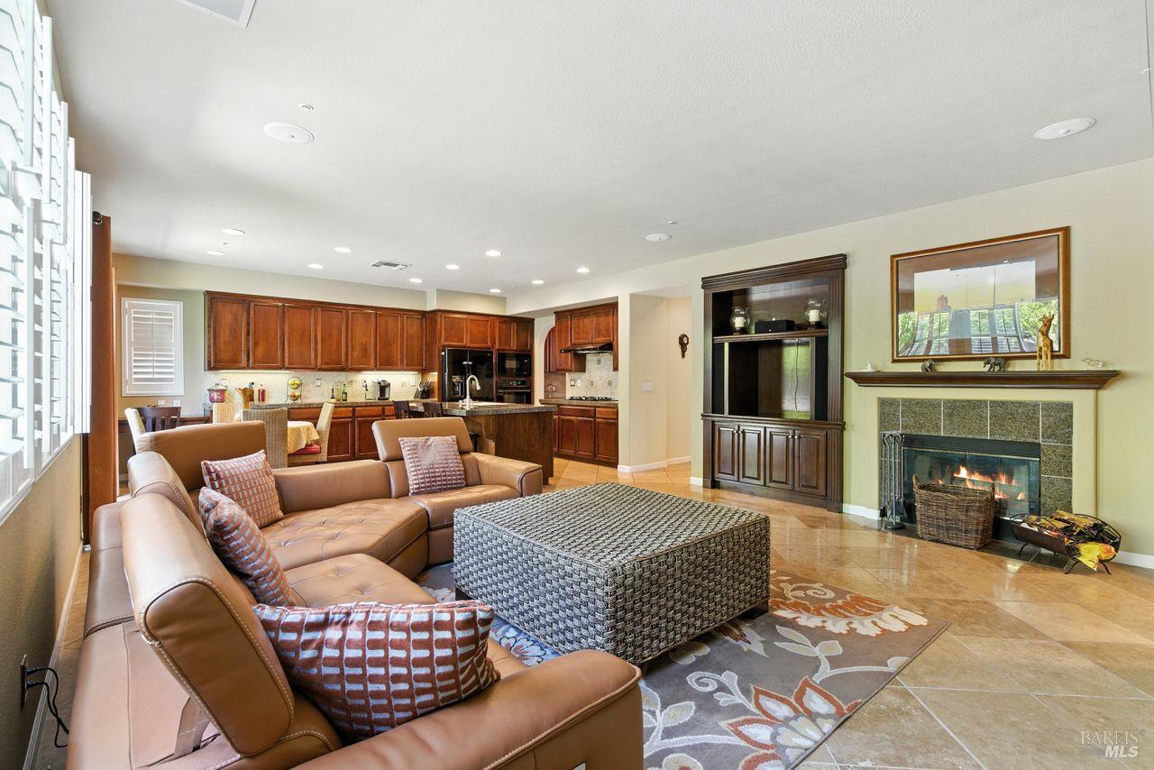 Detail Gallery Image 8 of 26 For 2320 Sanctuary Dr, Fairfield,  CA 94534 - 5 Beds | 4 Baths