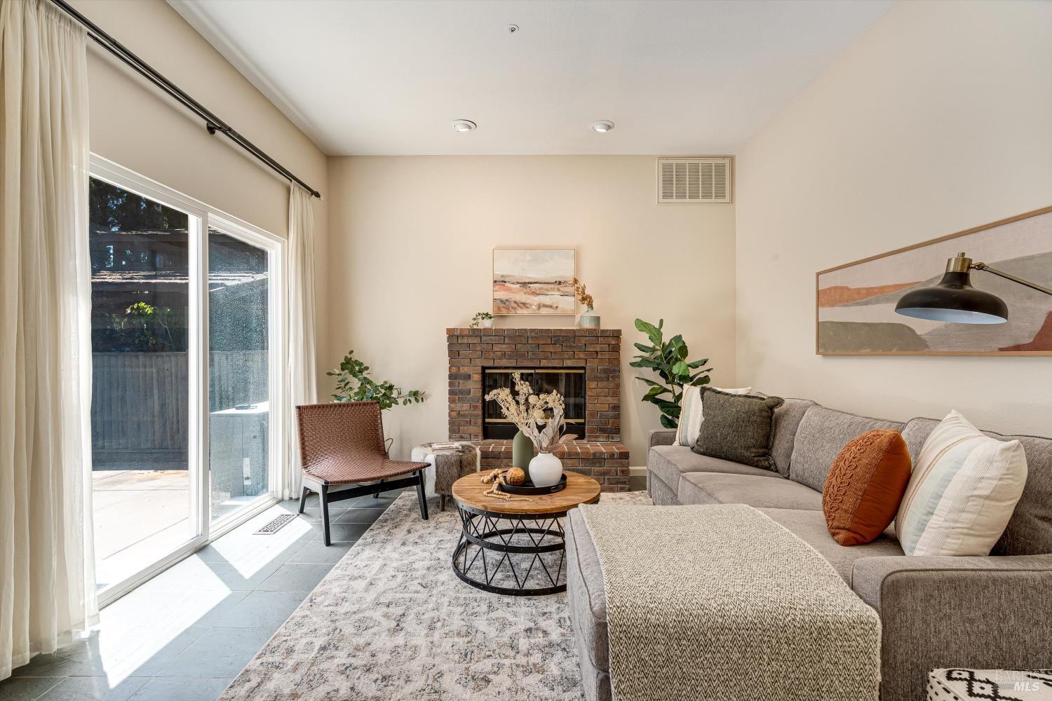 Detail Gallery Image 12 of 27 For 5 Capitola Ct, Napa,  CA 94559 - 3 Beds | 2/1 Baths
