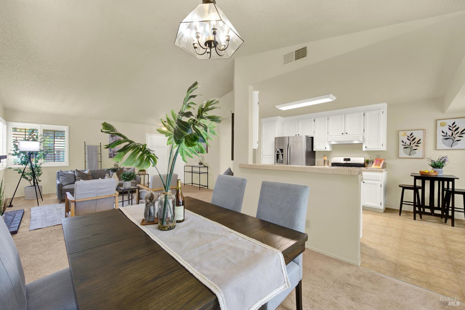 Detail Gallery Image 9 of 31 For 208 Waterford Dr, Vacaville,  CA 95688 - 3 Beds | 2 Baths