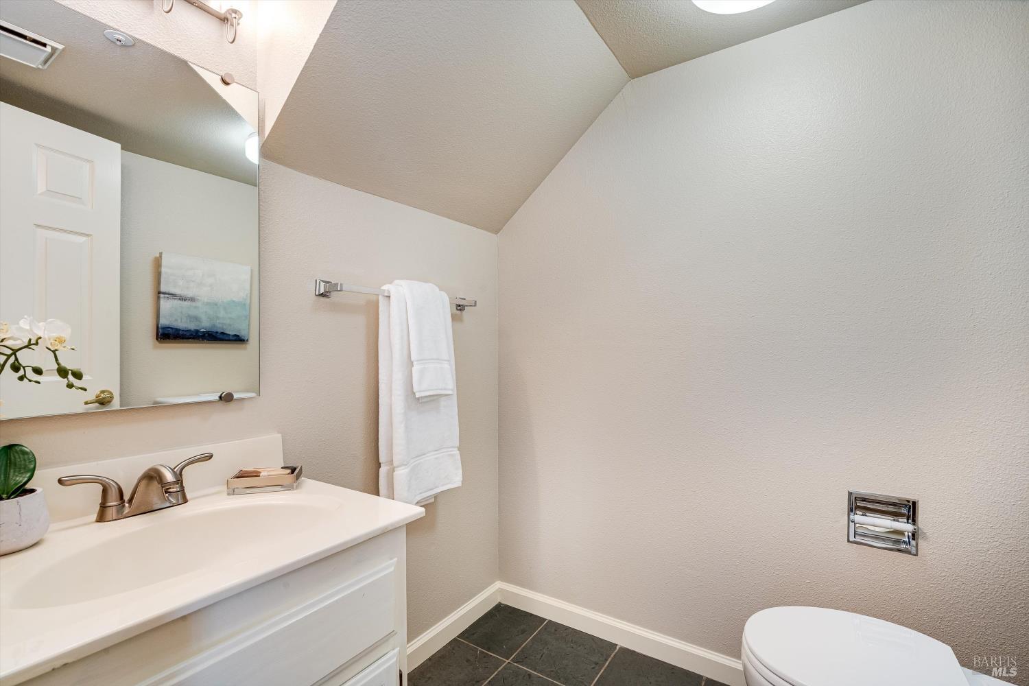 Detail Gallery Image 14 of 27 For 5 Capitola Ct, Napa,  CA 94559 - 3 Beds | 2/1 Baths