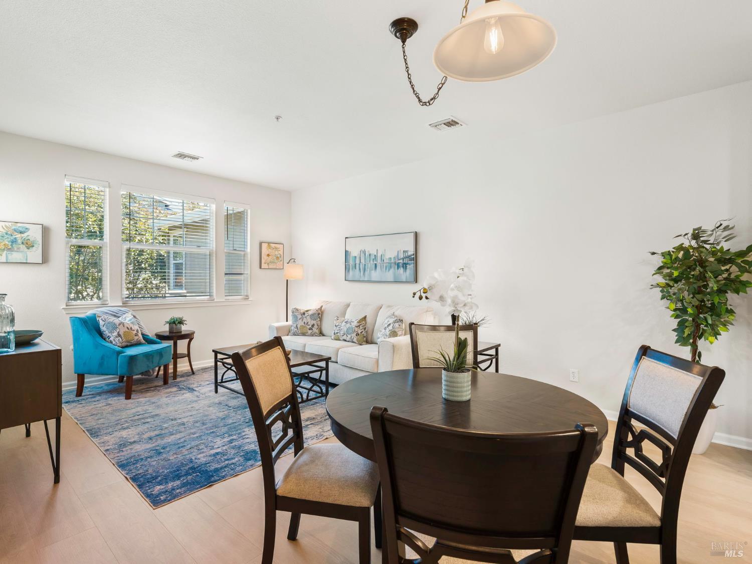 Detail Gallery Image 9 of 36 For 6761 Santero Way, Cotati,  CA 94931 - 3 Beds | 2 Baths