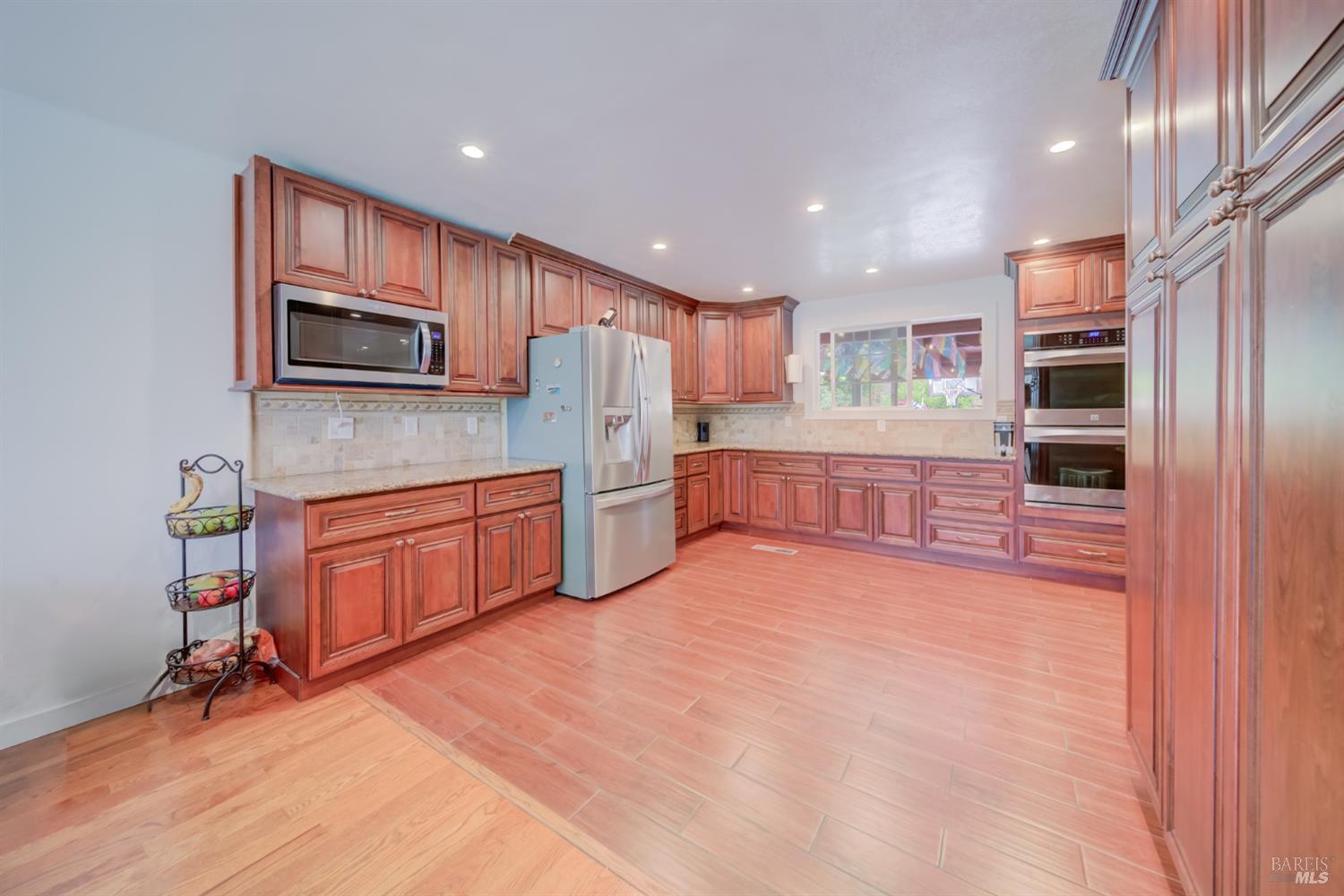 Detail Gallery Image 13 of 46 For 128 Newcastle Dr Dr, Vallejo,  CA 94591 - 4 Beds | 2/1 Baths