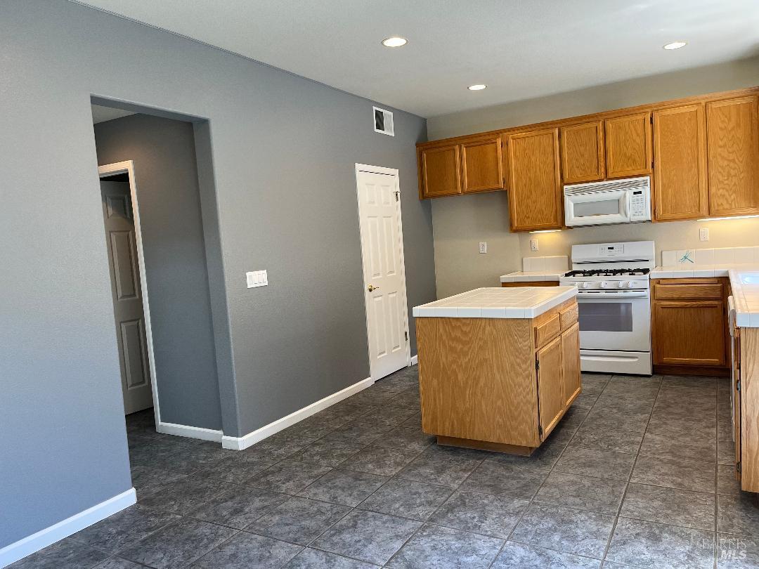 Detail Gallery Image 23 of 30 For 7224 16th Hole Dr, Windsor,  CA 95492 - 3 Beds | 2/1 Baths