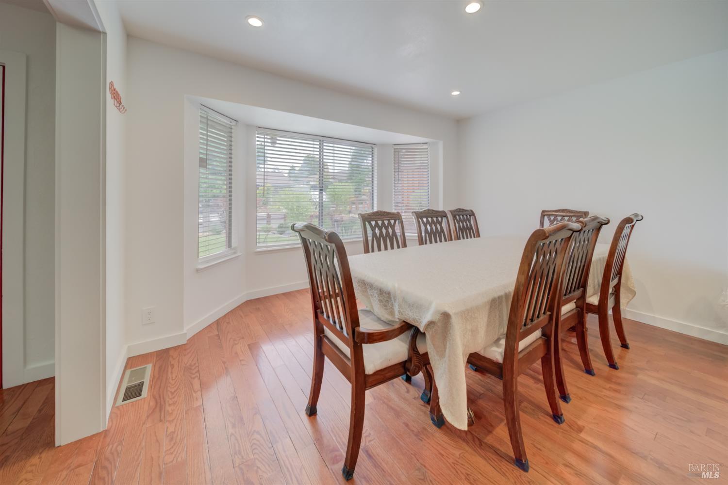 Detail Gallery Image 14 of 46 For 128 Newcastle Dr Dr, Vallejo,  CA 94591 - 4 Beds | 2/1 Baths