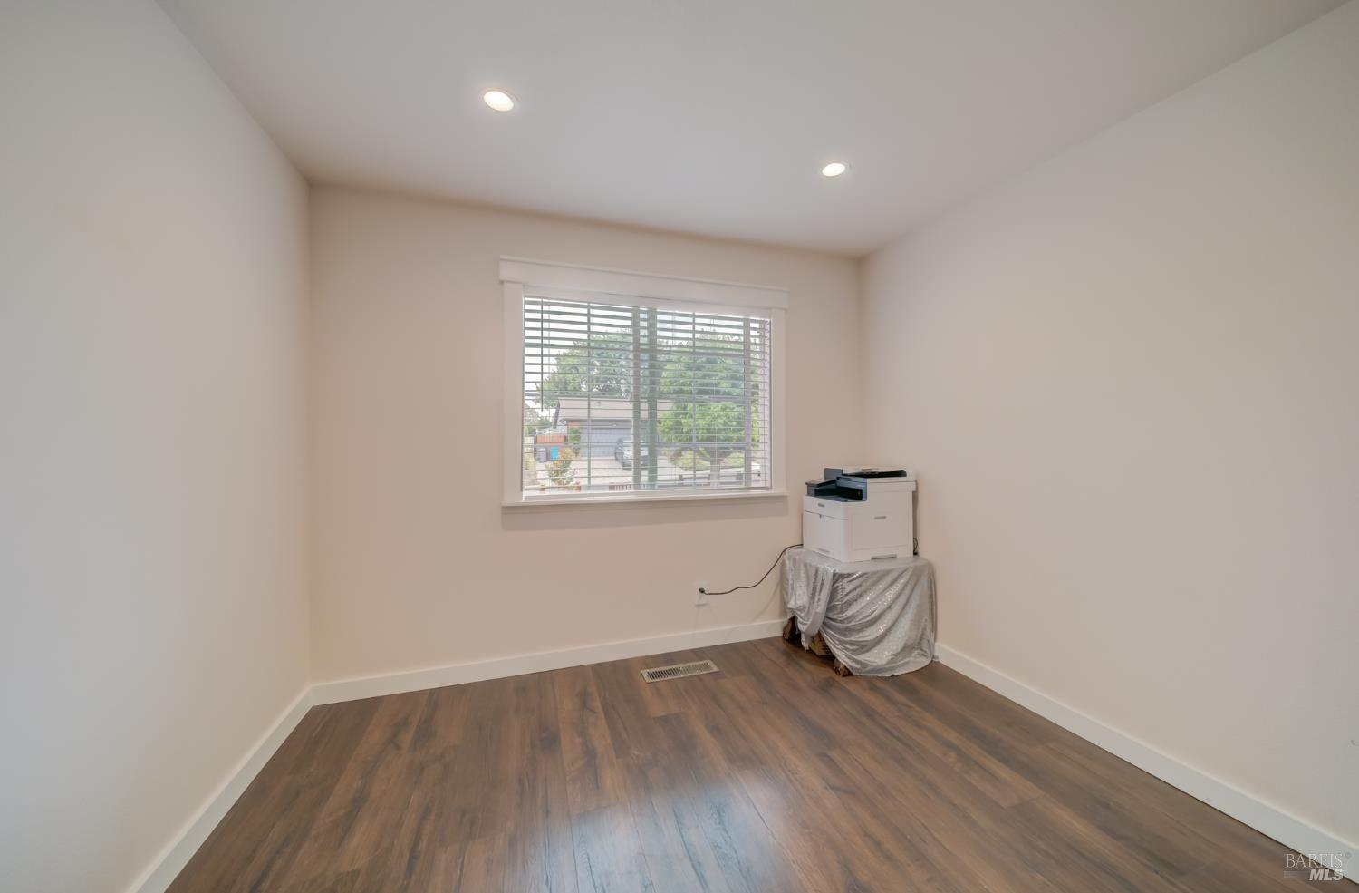 Detail Gallery Image 17 of 46 For 128 Newcastle Dr Dr, Vallejo,  CA 94591 - 4 Beds | 2/1 Baths