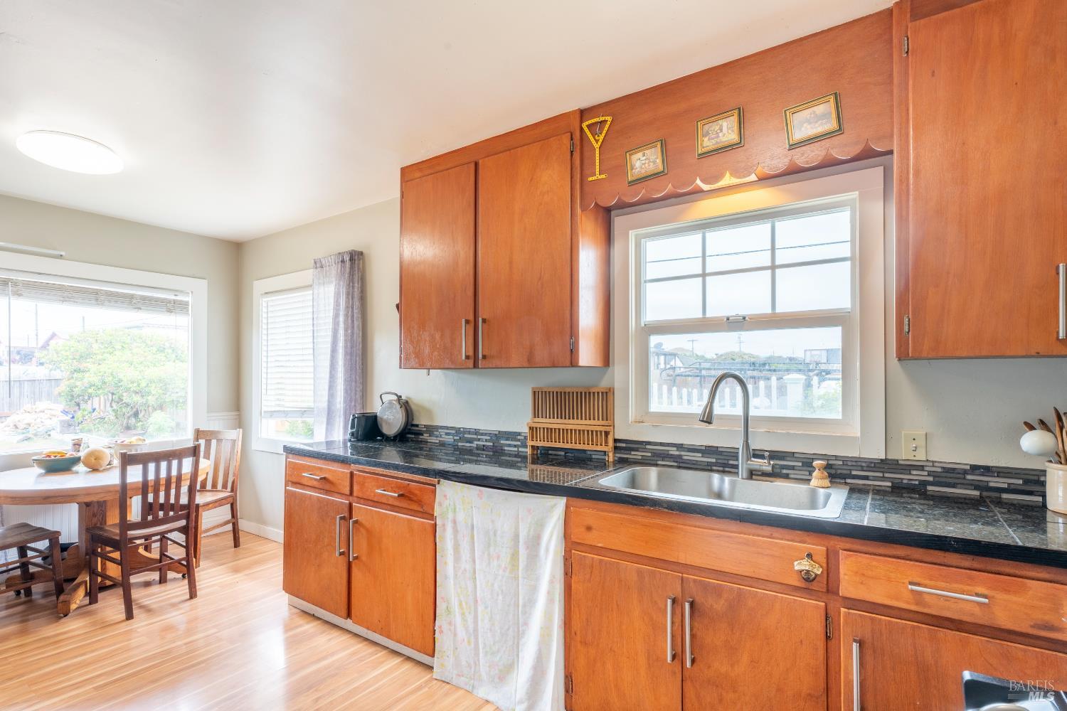 Detail Gallery Image 5 of 21 For 102 N Whipple St, Fort Bragg,  CA 95437 - 2 Beds | 1 Baths
