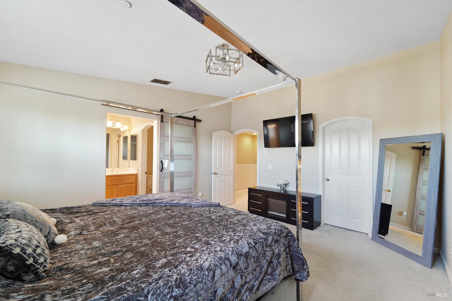 Detail Gallery Image 34 of 39 For 2931 Edgewater Dr, Santa Rosa,  CA 95407 - 3 Beds | 3 Baths