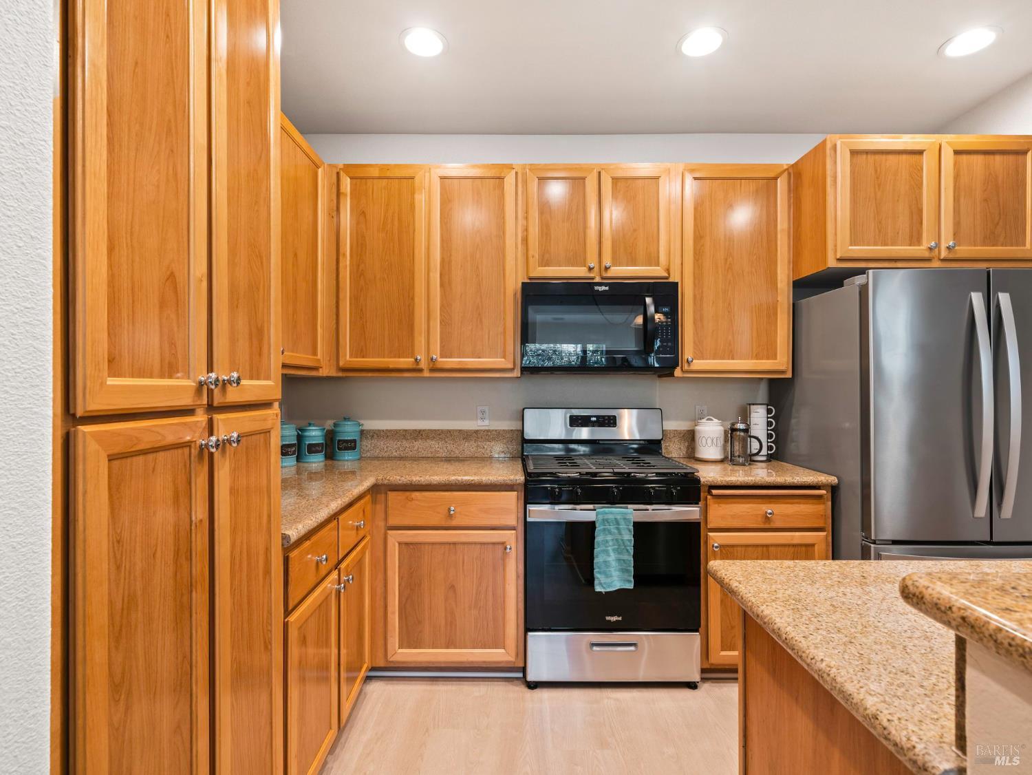 Detail Gallery Image 4 of 36 For 6761 Santero Way, Cotati,  CA 94931 - 3 Beds | 2 Baths