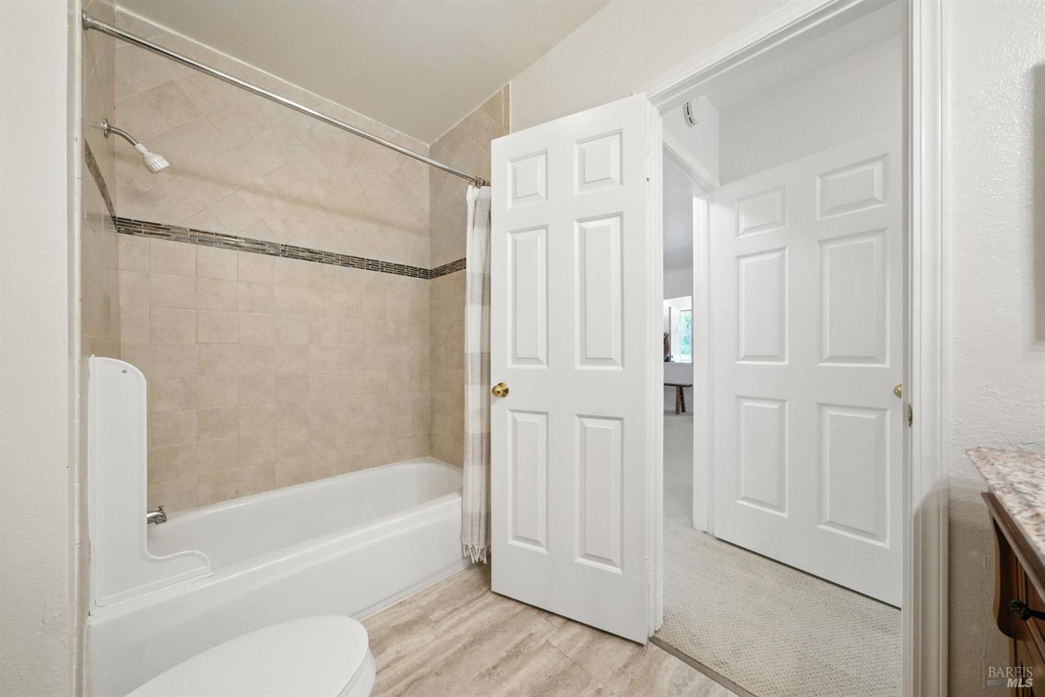 Detail Gallery Image 16 of 29 For 115 Koch Rd, Corte Madera,  CA 94925 - 2 Beds | 2 Baths