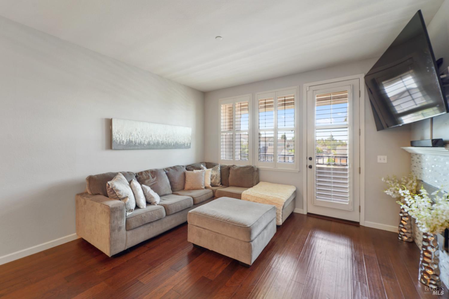 Detail Gallery Image 9 of 39 For 2931 Edgewater Dr, Santa Rosa,  CA 95407 - 3 Beds | 3 Baths