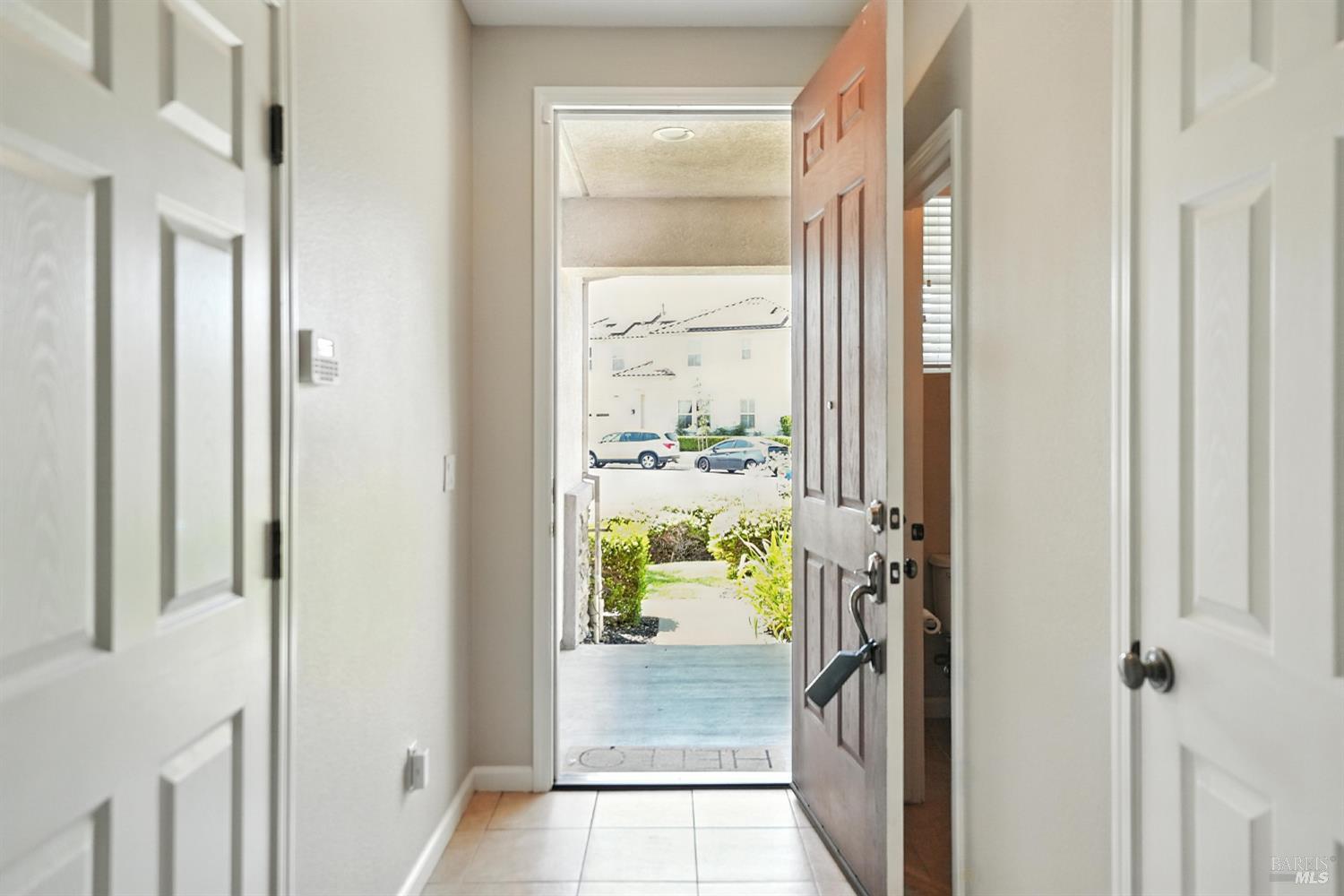 Detail Gallery Image 6 of 27 For 491 Rosso Ct, Vacaville,  CA 95687 - 3 Beds | 2/1 Baths