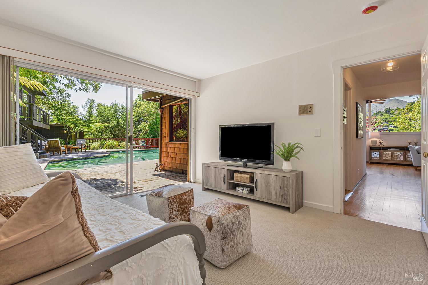Detail Gallery Image 21 of 42 For 230 Del Casa Dr, Mill Valley,  CA 94941 - 4 Beds | 2/1 Baths