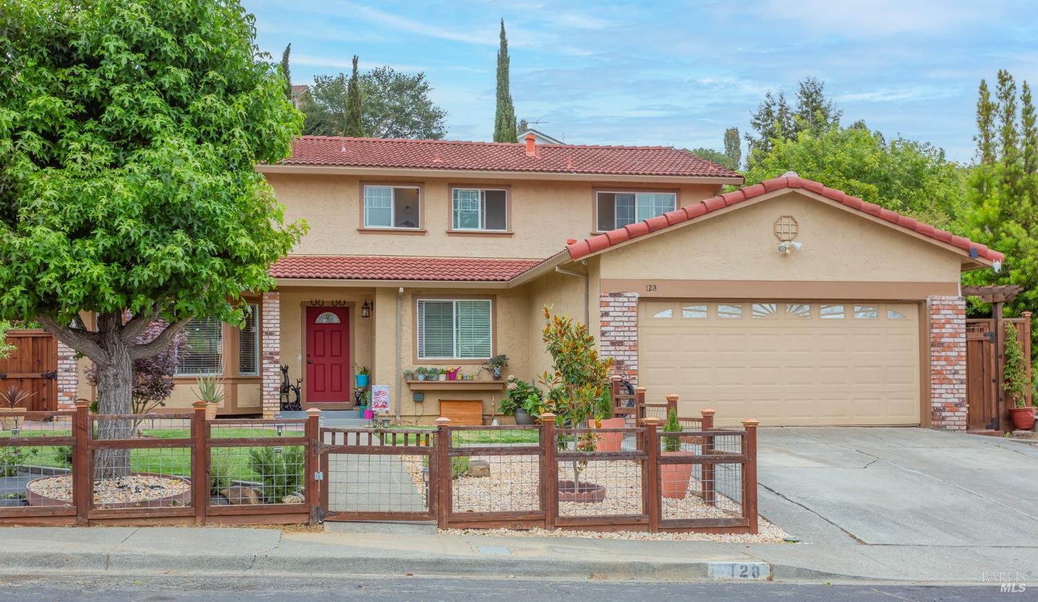 Detail Gallery Image 1 of 46 For 128 Newcastle Dr Dr, Vallejo,  CA 94591 - 4 Beds | 2/1 Baths