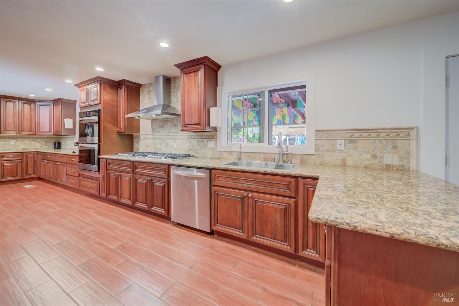 Detail Gallery Image 10 of 46 For 128 Newcastle Dr Dr, Vallejo,  CA 94591 - 4 Beds | 2/1 Baths
