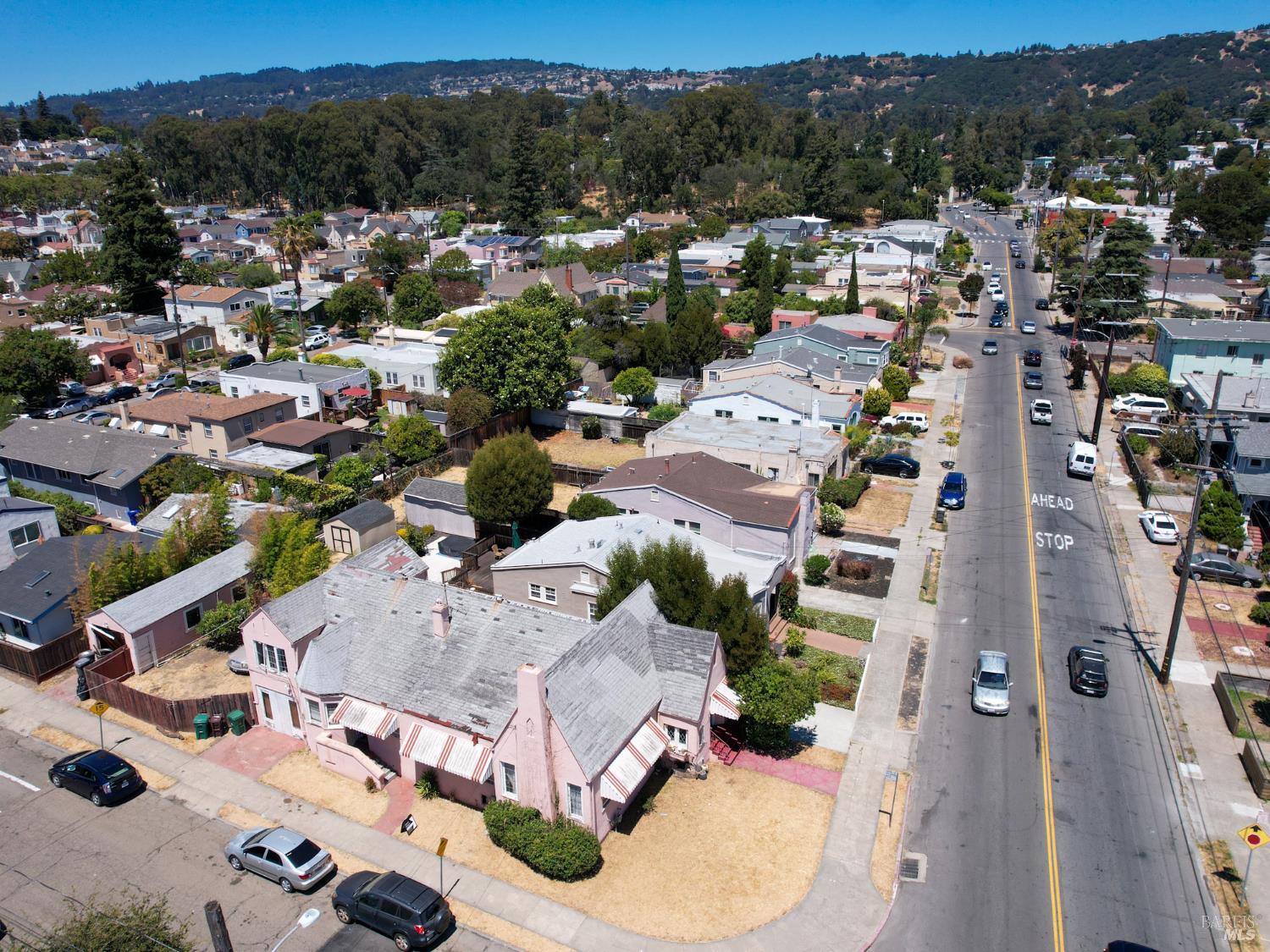 Detail Gallery Image 2 of 31 For 2901 Seminary Ave, Oakland,  CA 94605 - 4 Beds | 1/1 Baths