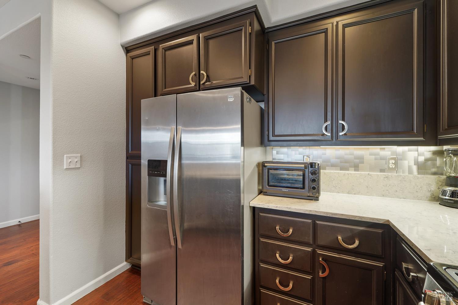 Detail Gallery Image 4 of 39 For 2931 Edgewater Dr, Santa Rosa,  CA 95407 - 3 Beds | 3 Baths
