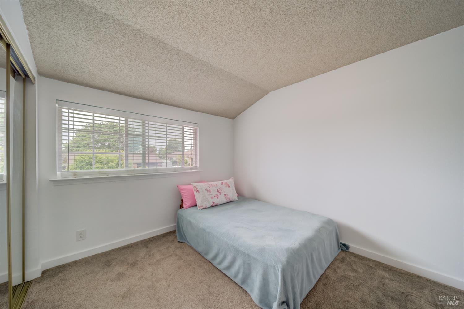 Detail Gallery Image 23 of 46 For 128 Newcastle Dr Dr, Vallejo,  CA 94591 - 4 Beds | 2/1 Baths