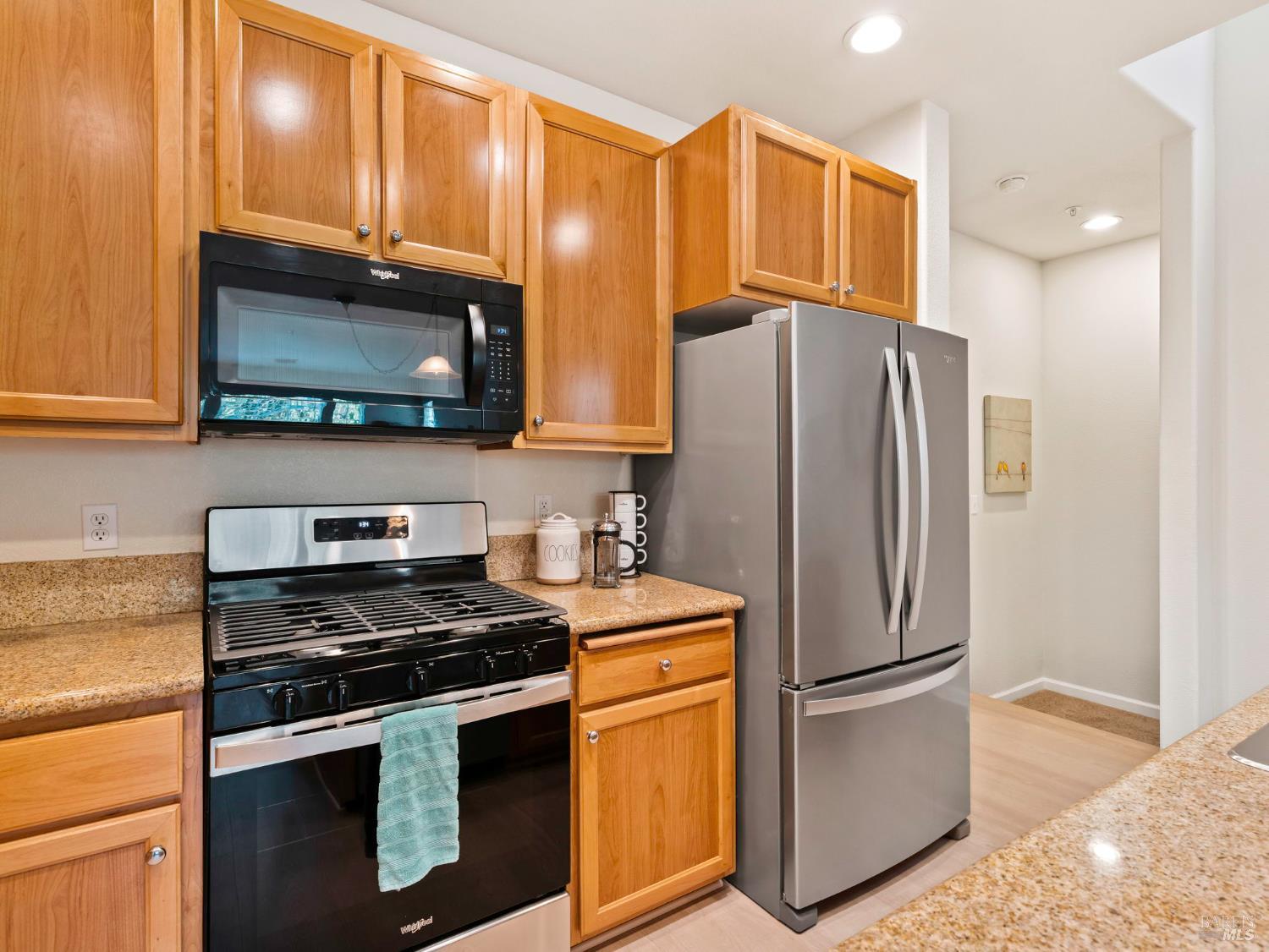 Detail Gallery Image 5 of 36 For 6761 Santero Way, Cotati,  CA 94931 - 3 Beds | 2 Baths