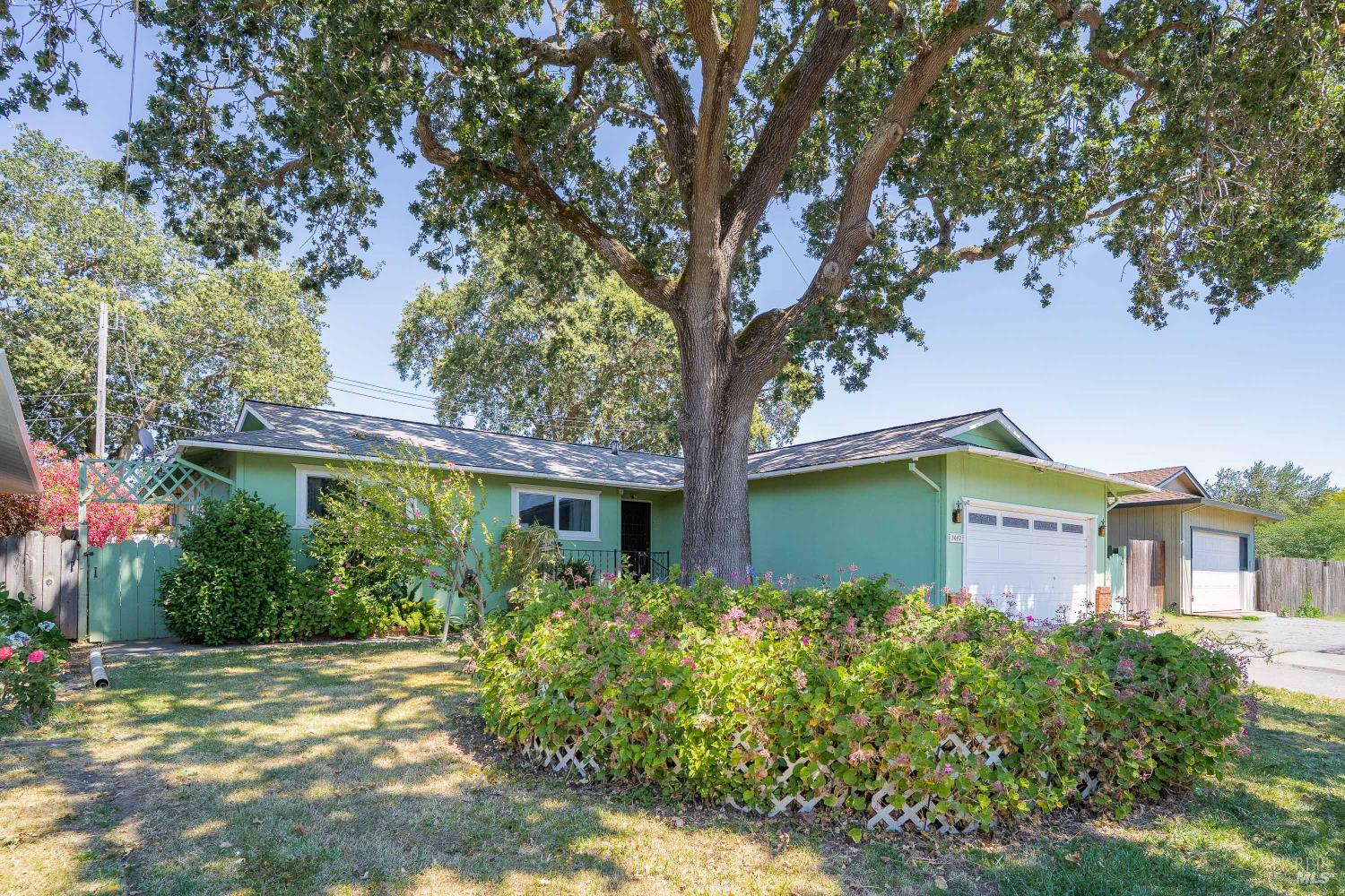Detail Gallery Image 1 of 27 For 3042 Beecham St, Napa,  CA 94558 - 3 Beds | 2 Baths