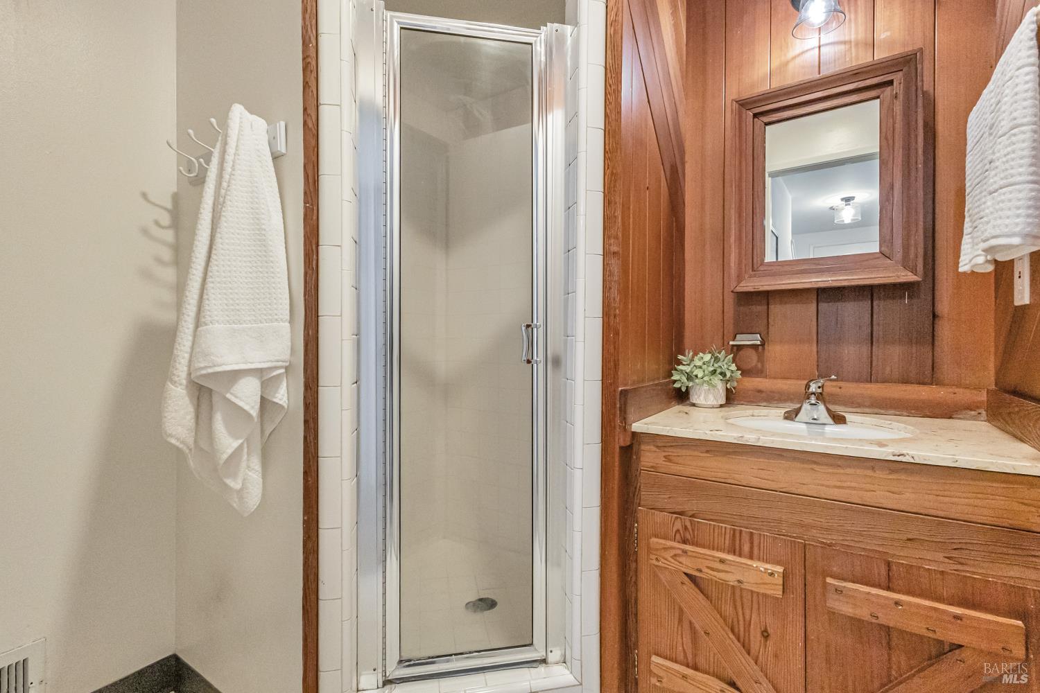 Detail Gallery Image 32 of 42 For 230 Del Casa Dr, Mill Valley,  CA 94941 - 4 Beds | 2/1 Baths