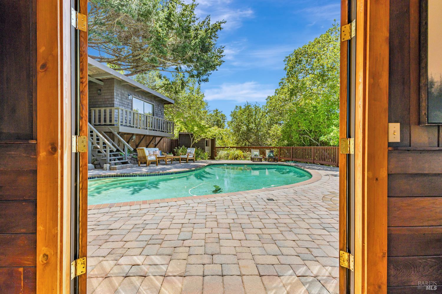 Detail Gallery Image 9 of 42 For 230 Del Casa Dr, Mill Valley,  CA 94941 - 4 Beds | 2/1 Baths