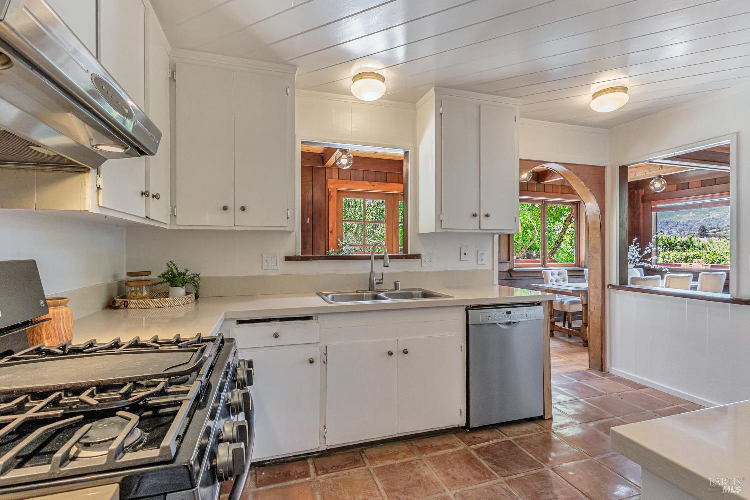 Detail Gallery Image 19 of 42 For 230 Del Casa Dr, Mill Valley,  CA 94941 - 4 Beds | 2/1 Baths