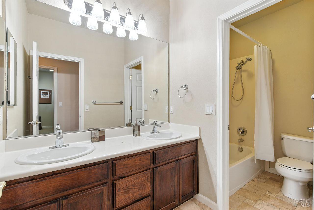 Detail Gallery Image 17 of 26 For 2320 Sanctuary Dr, Fairfield,  CA 94534 - 5 Beds | 4 Baths
