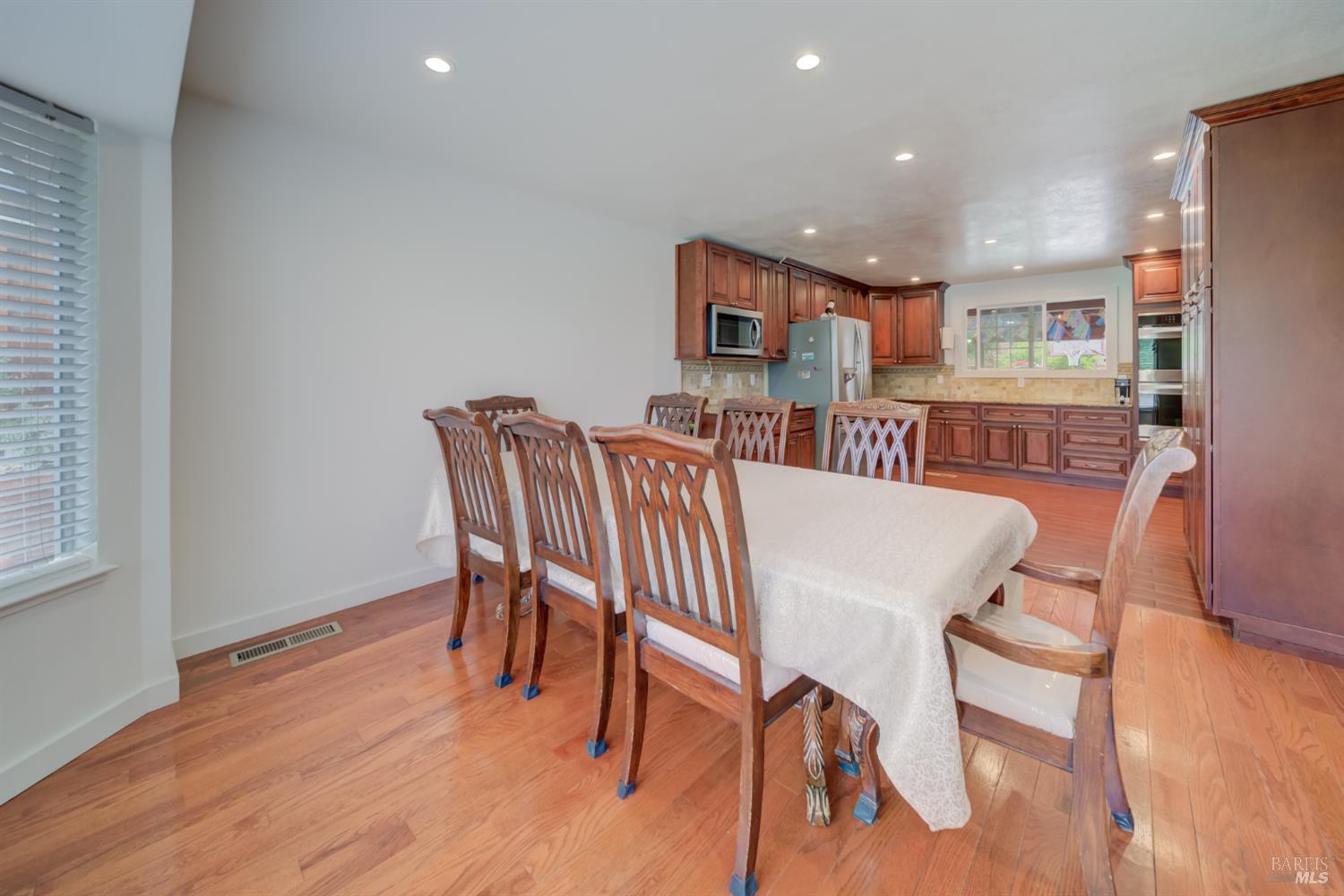 Detail Gallery Image 15 of 46 For 128 Newcastle Dr Dr, Vallejo,  CA 94591 - 4 Beds | 2/1 Baths