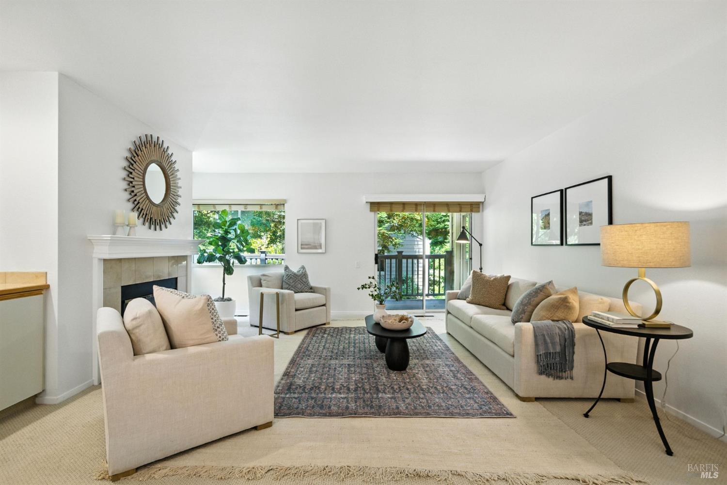 Detail Gallery Image 4 of 29 For 115 Koch Rd, Corte Madera,  CA 94925 - 2 Beds | 2 Baths